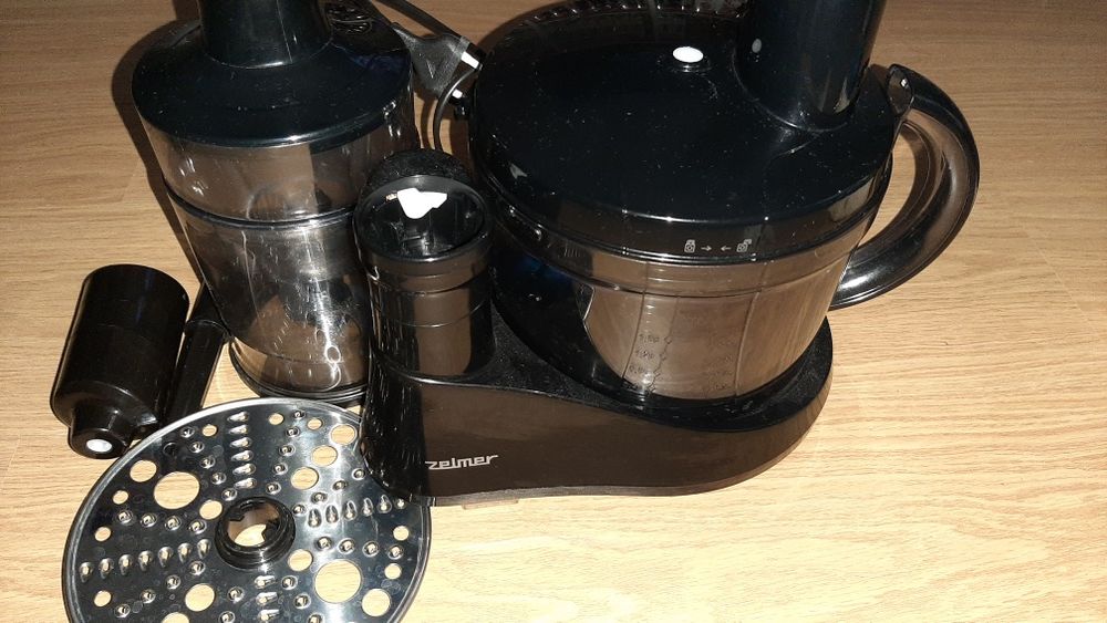 Robot de bucatarie Zelmer 700W. Ca nou