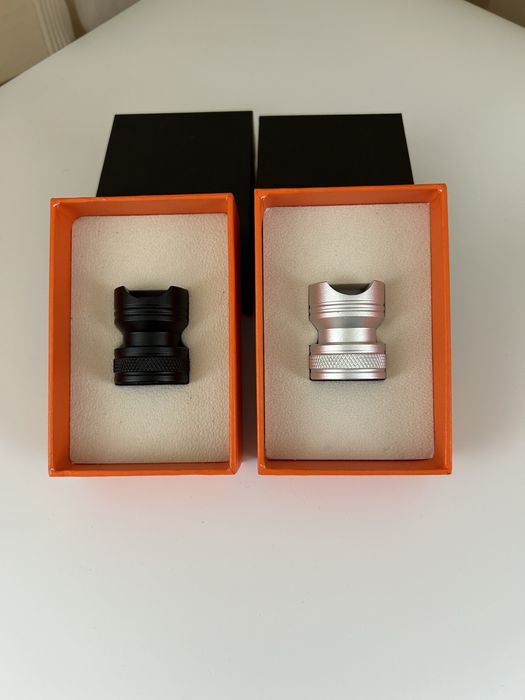 Метална поставка за пури CigarLoong – компактна, 2 цвята, кутия