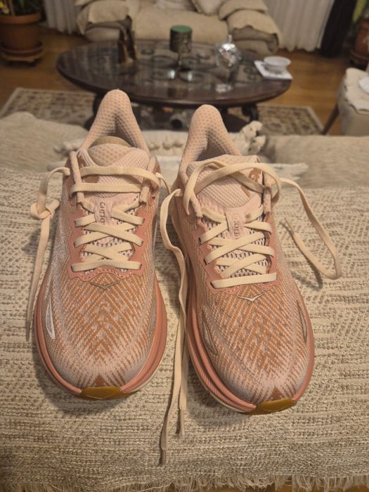 Hoka clifton 9 noi in cutie nefolosite