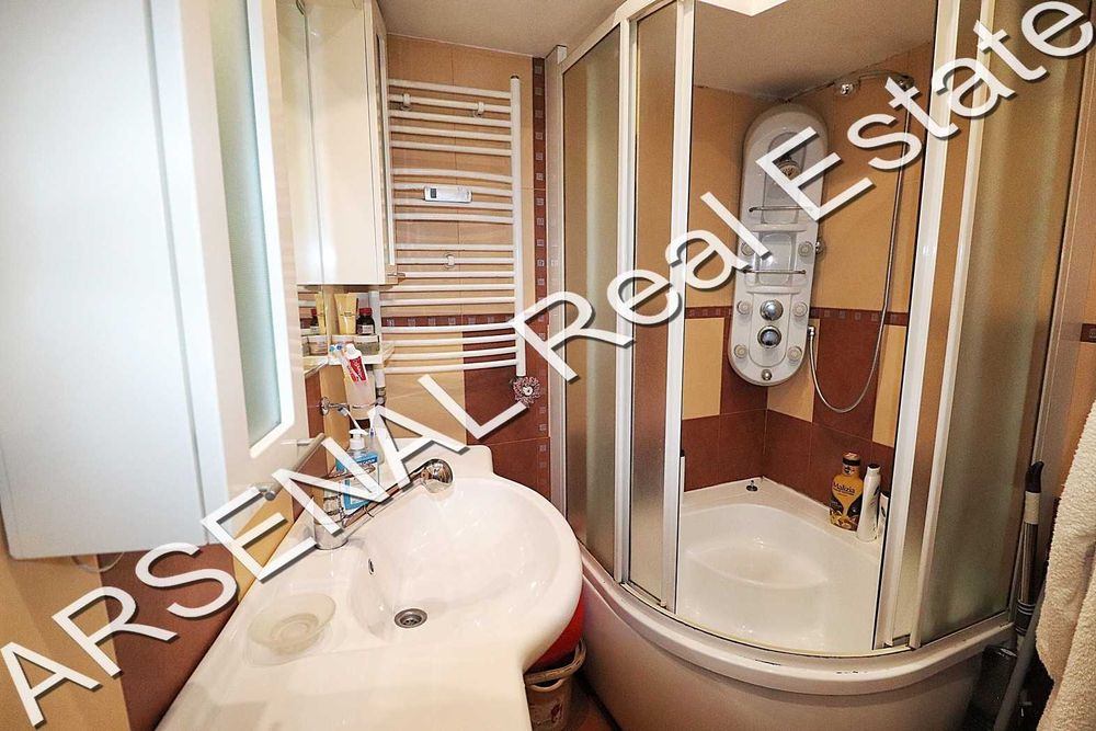 Дава се под наем Тристаен апартамент в София, Център - 132 кв.м за 800 € - Снимка #1