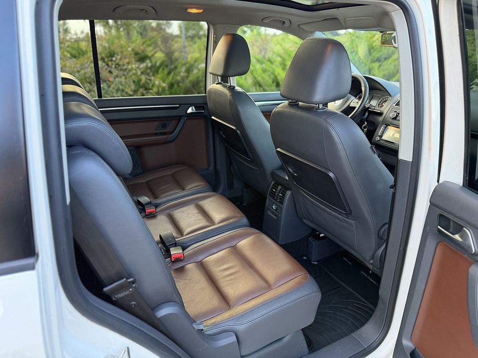 Volkswagen Touran 2.0 TDI 140 CP DSG | Panoramic | Piele | Park Assist | 2012