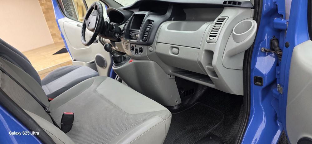 Opel Vivaro Renault Trafic 2.0 DCI 2011