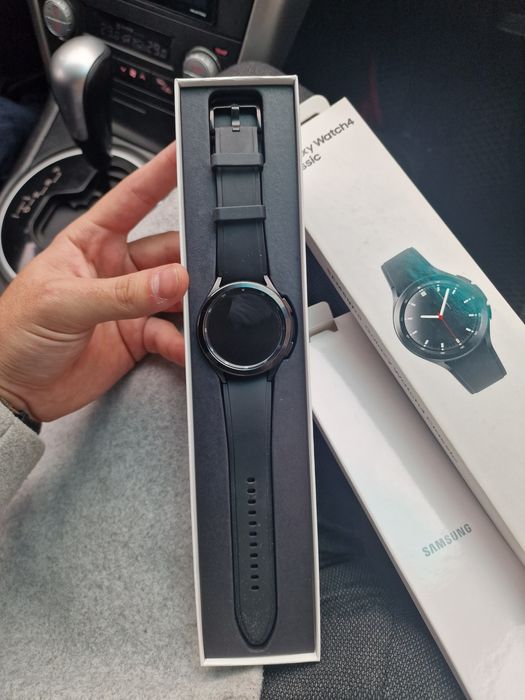 Срочно продам Samsung galaxy watch4 classic