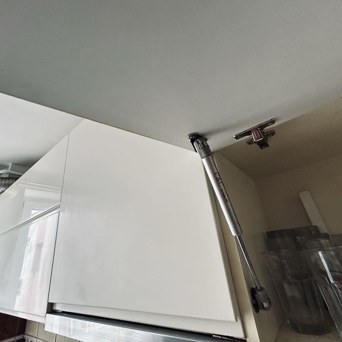 Mobilier bucatarie +hol +masă !