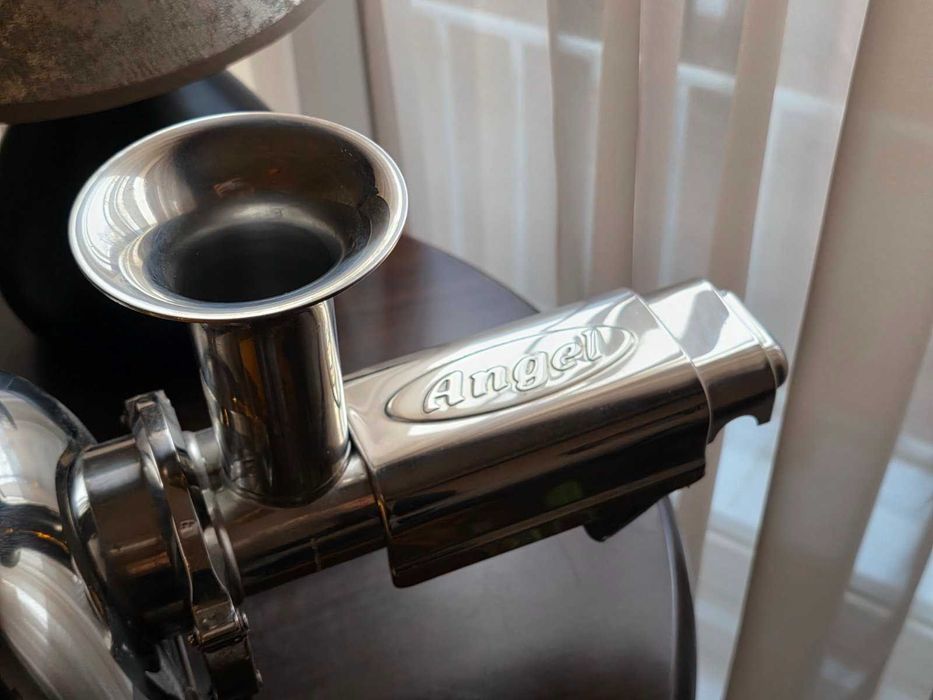 Двувалова студенопресоваща сокоизтизсквачка - Angel 7500 - висок клас