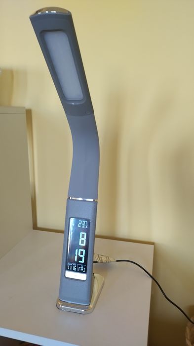 LED лампа настолна