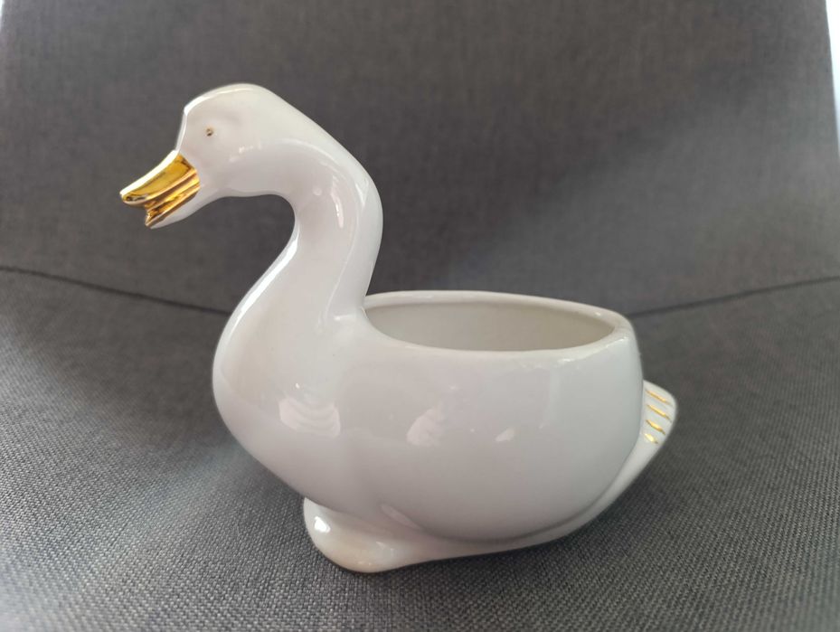 Красив порцеланов лебед със златен кант