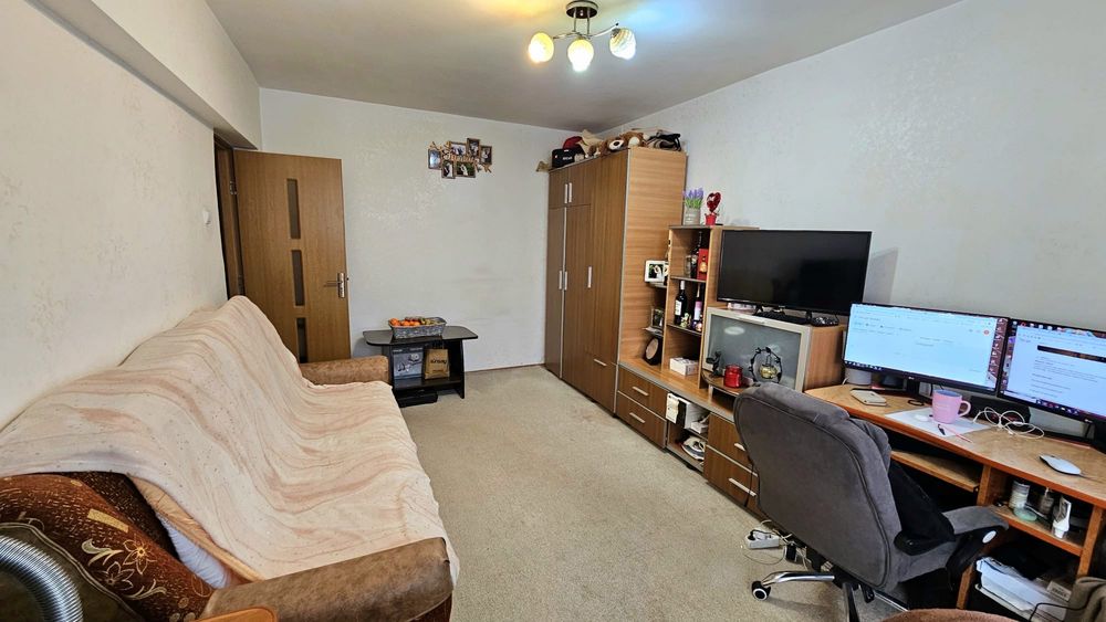 Vand apartament 2 camere Moinesti , in fata Spitalului