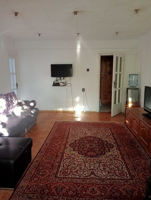 Închiriez apartament cu doua camere