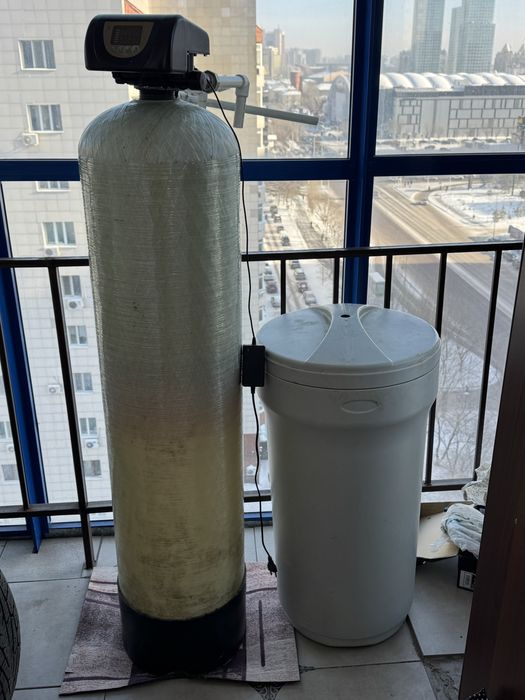 Колонна 1354 с головой умягчения с солевым баком