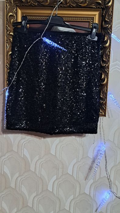 Елегантна Черна пола с паети