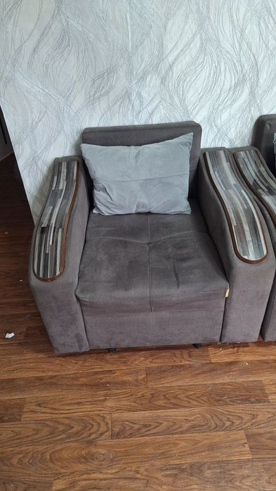 Продам Диван и два кресла