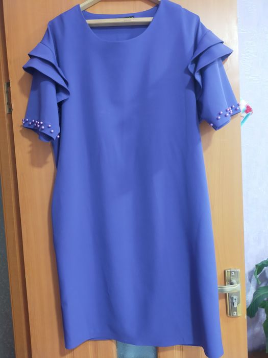 Продам женские платья