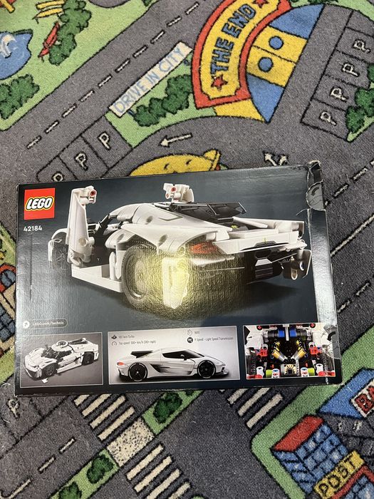 Vând masina noua lego