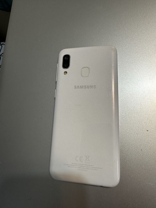 Samsung A20e, alb