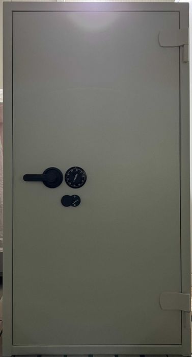 Seif cu cifru si cheie