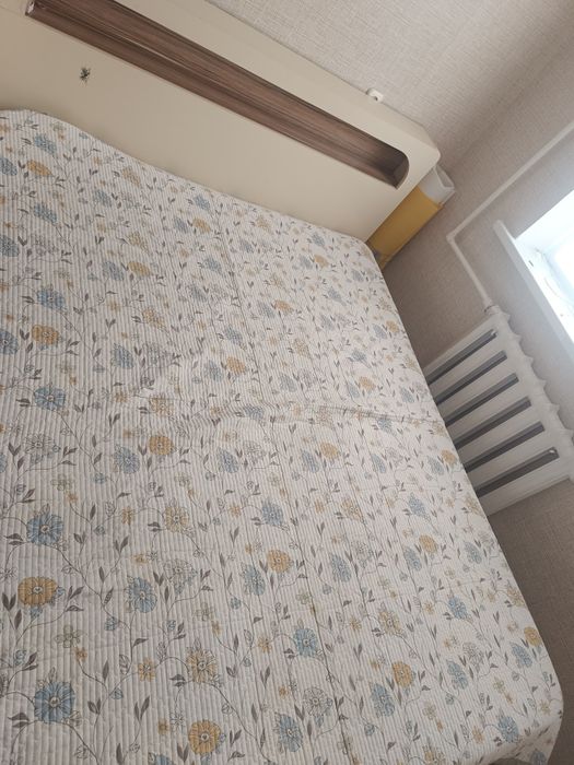 Кровать с матрасом