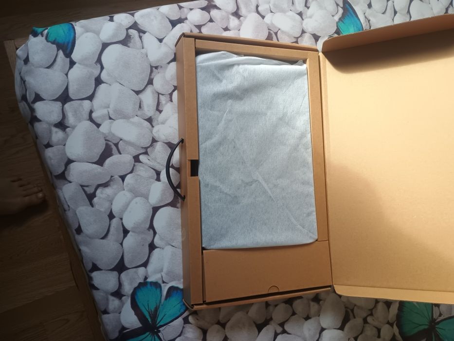 se vinde laptop ca nou la cutie