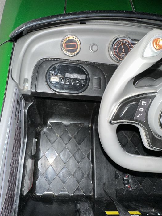 Masinuta electrica copii  12v cu telecomanda si mp3 player colantata