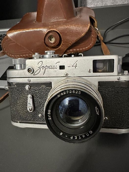 Продам фотоаппарат Зоркий -4 ( б/у )