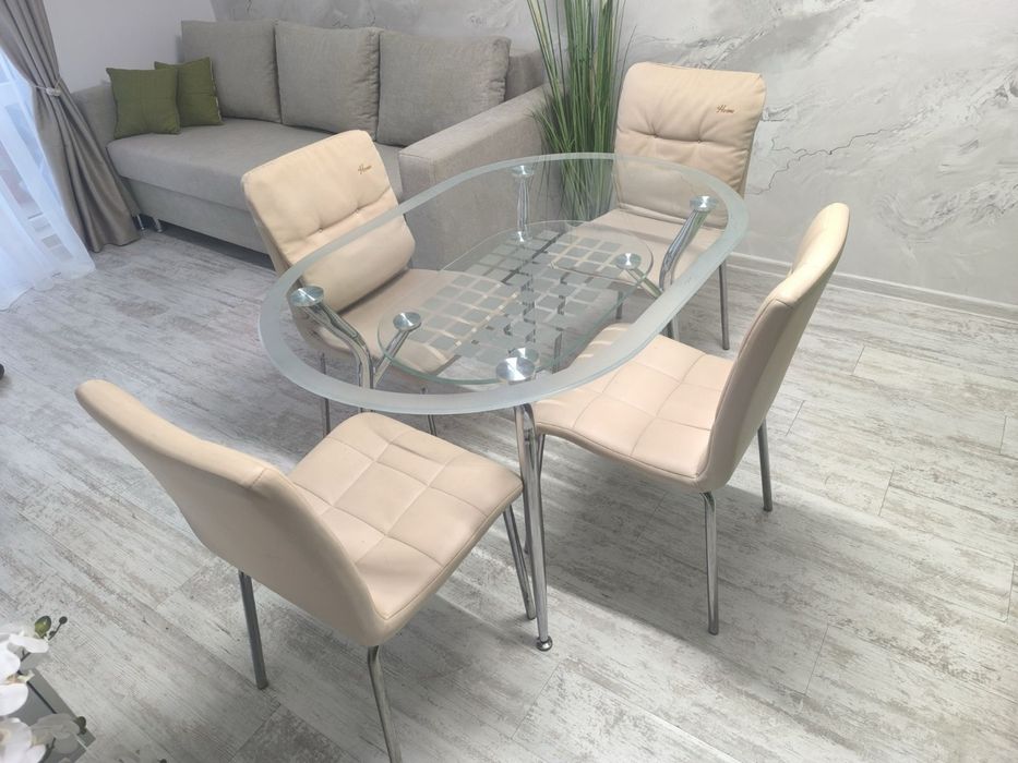 Бежови трапезни столове