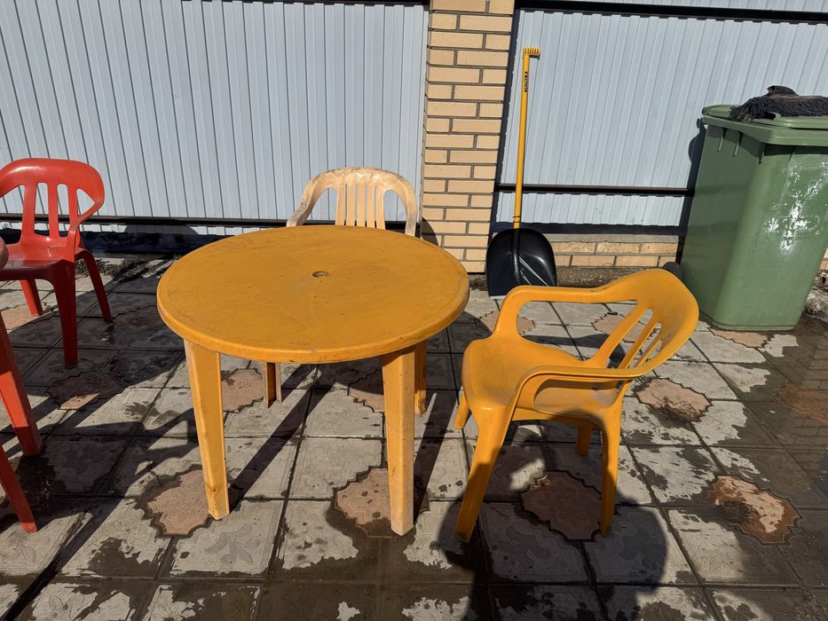 Сдам в аренду комалект стул со стулями