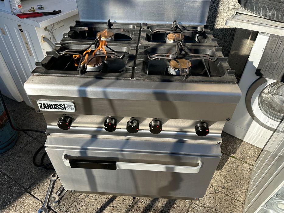 Професионална газова готварска печка Зануси/Zanussi