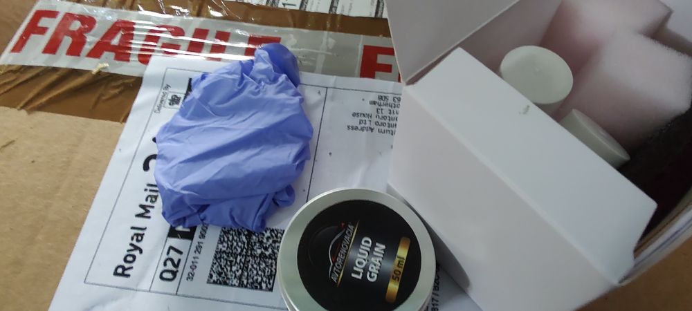 Възстановяване на черен гумен/синтетичен волан