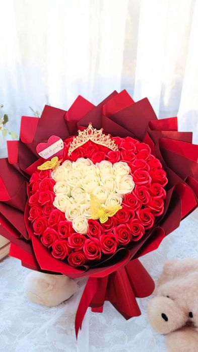 Buchete trandafiri spuma