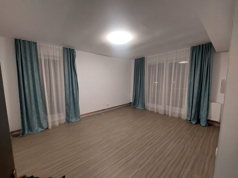 Apartament+două garaje de vanzare