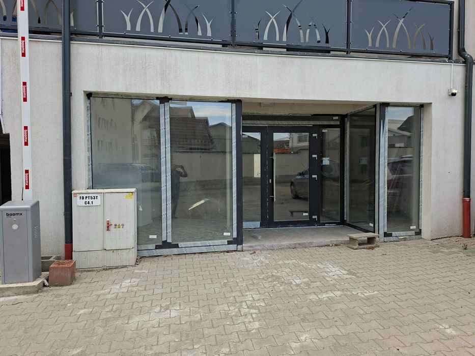 Inchiriez spatiu comercial 94mp