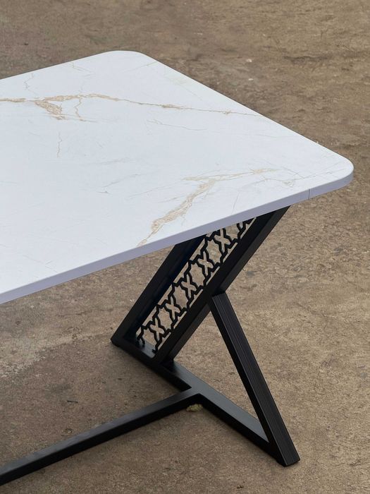 Современный журнальный столик