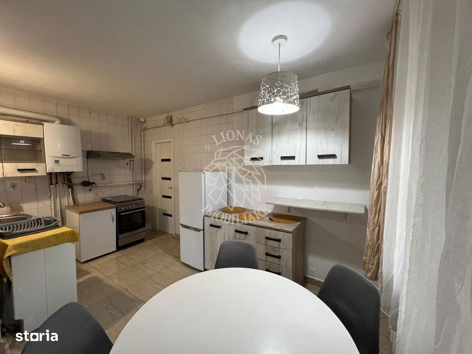 Apartament 2 camere-balcon-curte comuna-parcare-Zona Spalatoria Mara