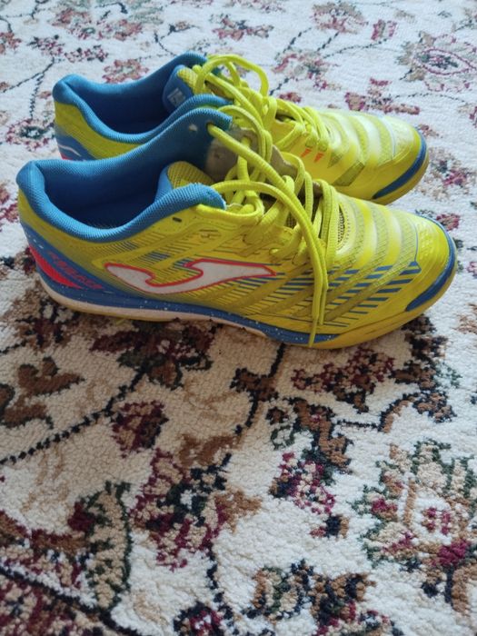 Продам футзалки joma