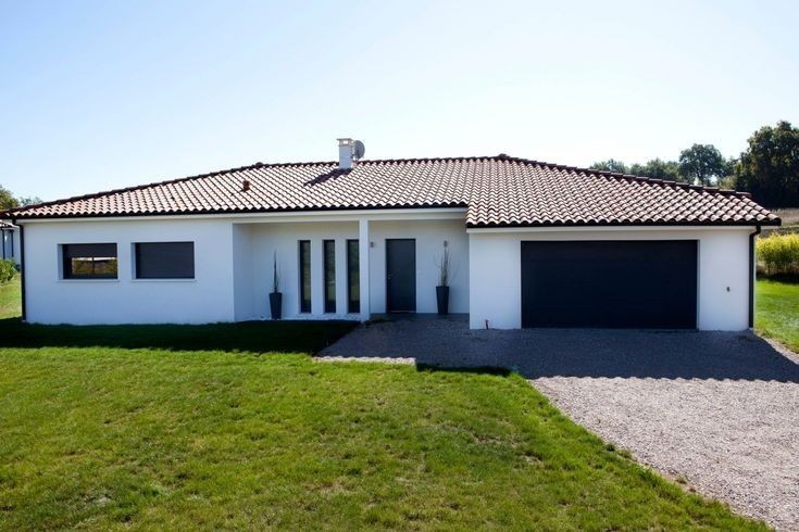 Case modulare pe structură metalică învelite cu panouri sandwich