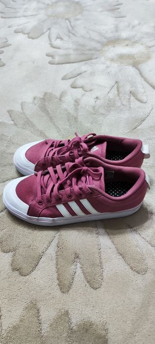Vând pantofi sport ( adidași) Adidas Nr. 39 1/3