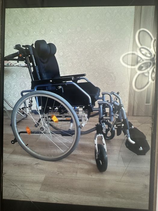 Продам новую инвалидную коляску