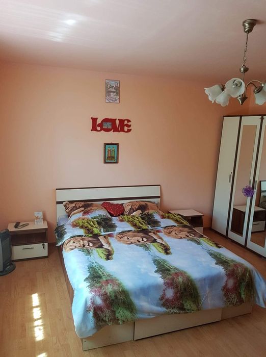 Închiriez cabana cu CIUBAR NOU