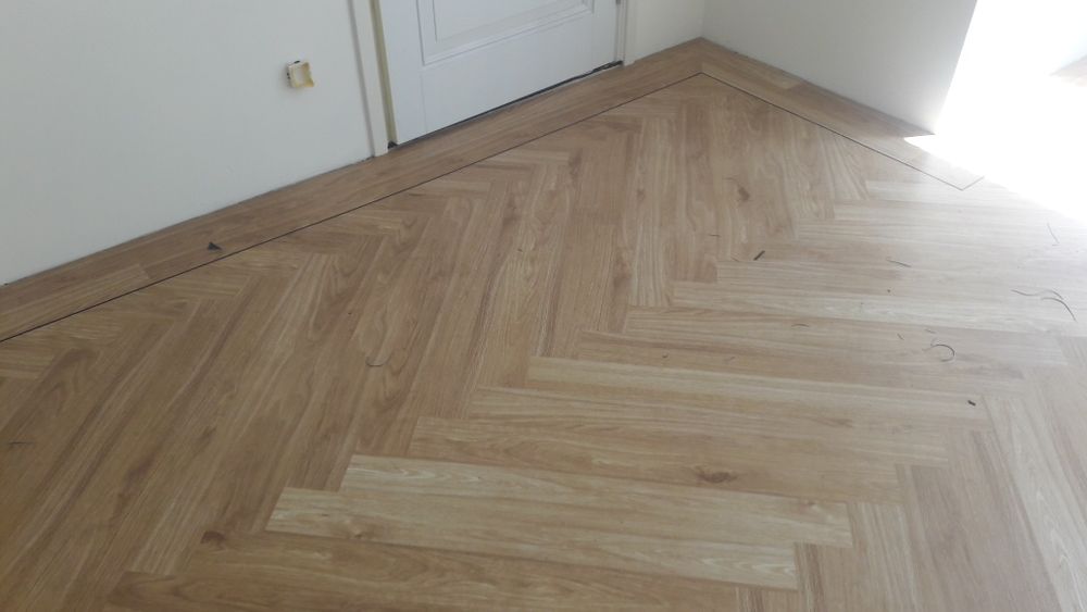 Montaj Mocheta LVT Linoleum Parchet Plinte Polimer Vopsele Epoxi 3D