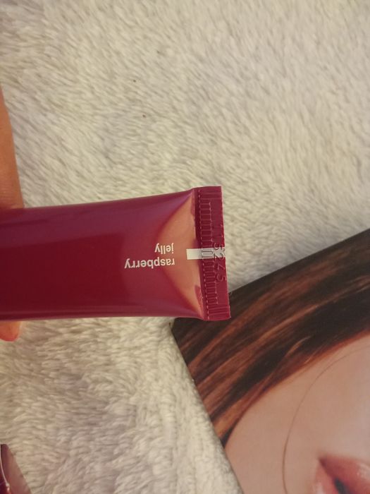 Гланц за устни Rhode ;