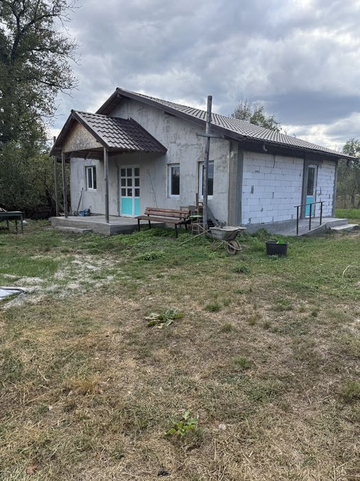 Casă construcție 2025 + teren 1.300 mp – Oprești, Stâlpeni