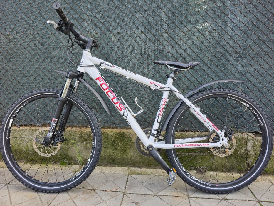 Focus Немски 26цола М размер 3х9 Скорости Rockshox вилка