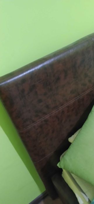 Кожена спалня и гардероб