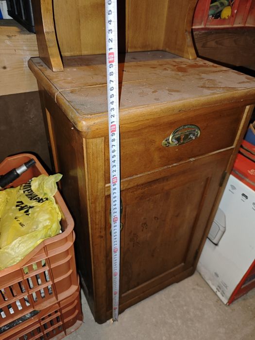 Ретро мебел шкаф