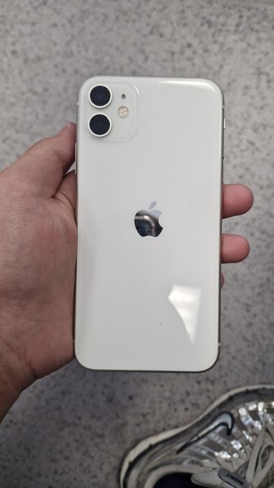 Продаю айфон 11 на 128гб