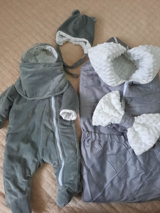 Конверт с комбинезоном на выписку