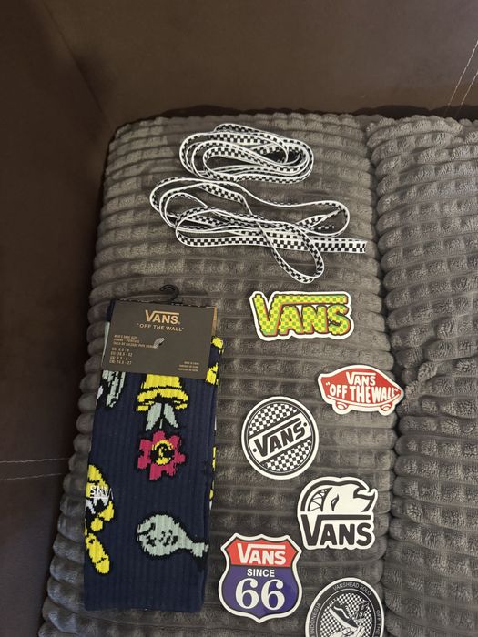 Чорапи VANS, подарък връзки за обувки и стикери