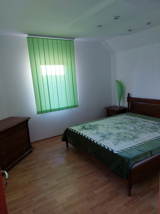 Casă de vânzare - 5 camere, zona Cornișa