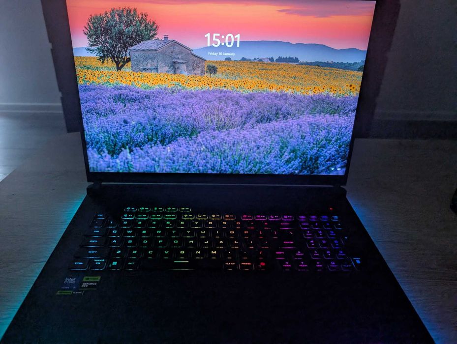 Vand Asus rog strix  scar 18 2025 impecabil