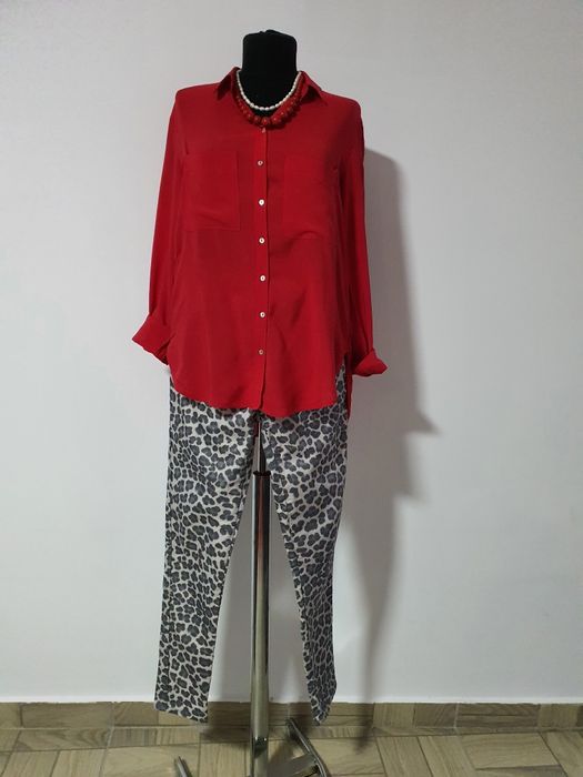 Animal print pantaloni,  model confortabil și în trend;